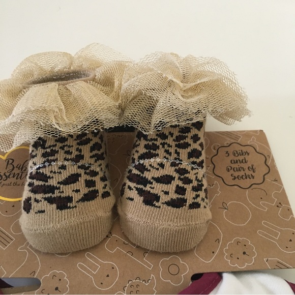 NEW My 1st Thanksgiving 3 Bibs and Sock Set Animal Print Turkey Theme Baby Gift - Picture 6 of 10